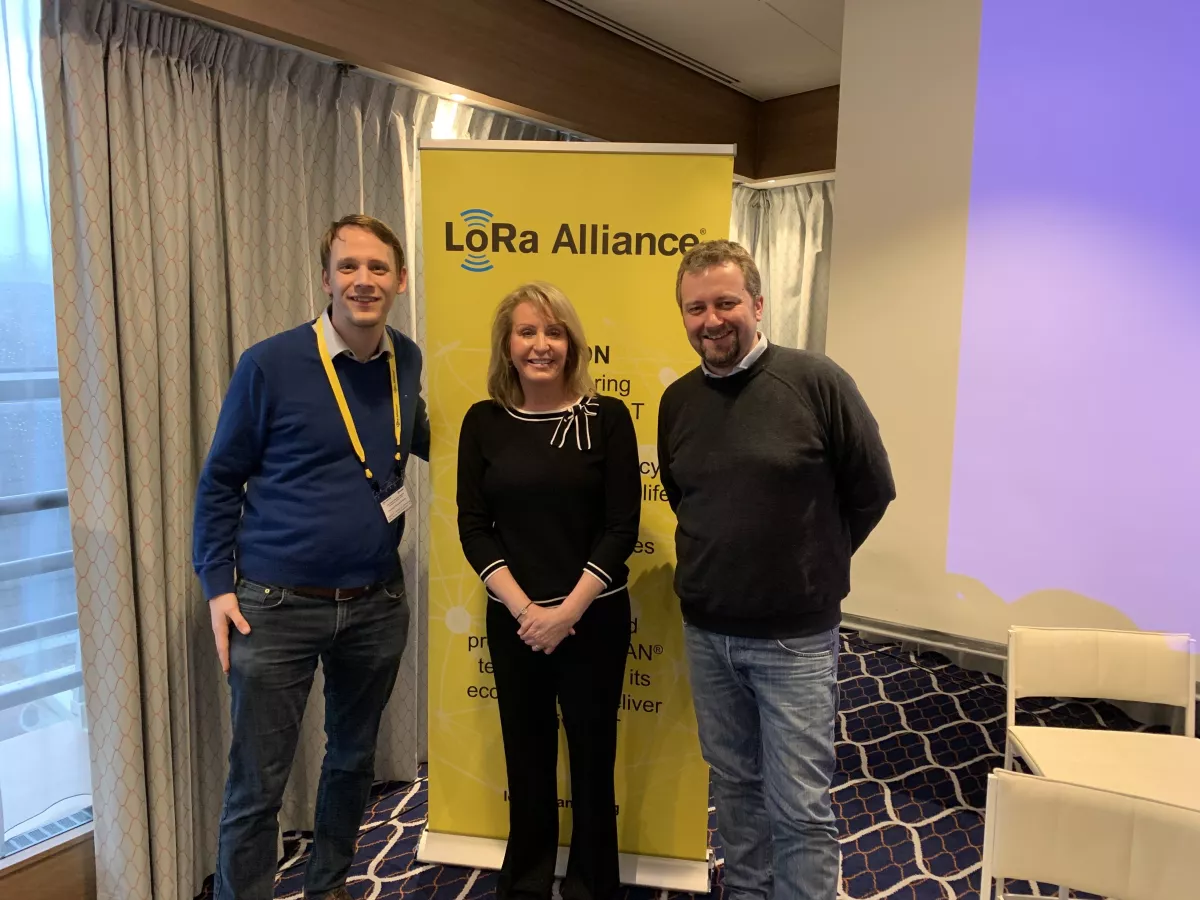 Gruppenfoto des OpenIoT Teams mit Donna Moore